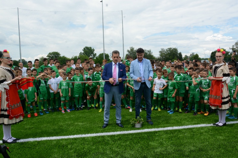 Борислав Михайлов откри ново футболно игрище от последно поколение в Пазарджик