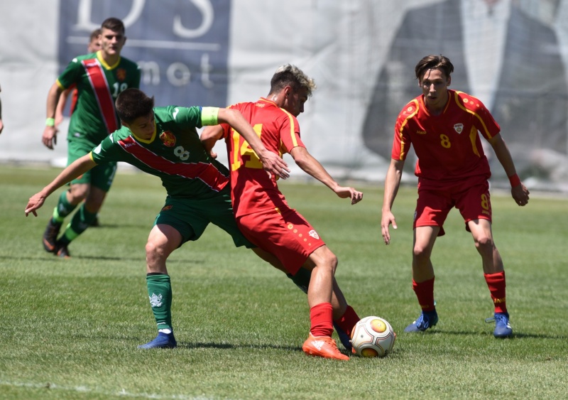 България U18 завърши наравно с Македония U18 в контрола