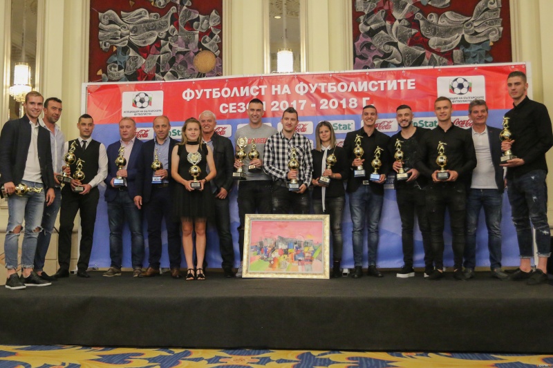 Представители на БФС наградиха победителите в анкетата „Футболист на футболистите“