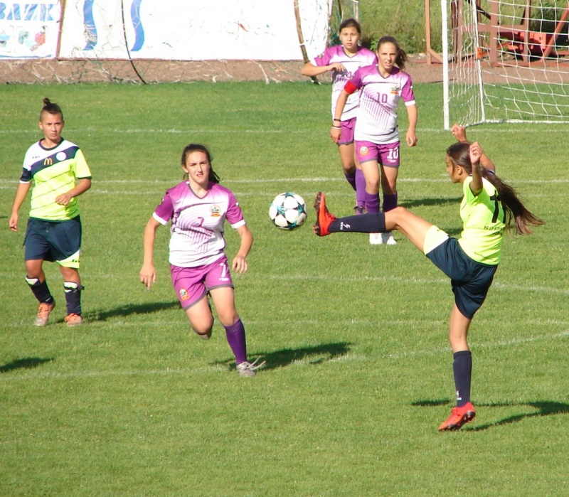 180 девойки играха футбол в Казанлък