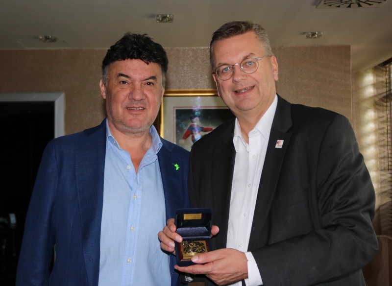 Борислав Михайлов прие президента на Германския футболен съюз на официална работна среща