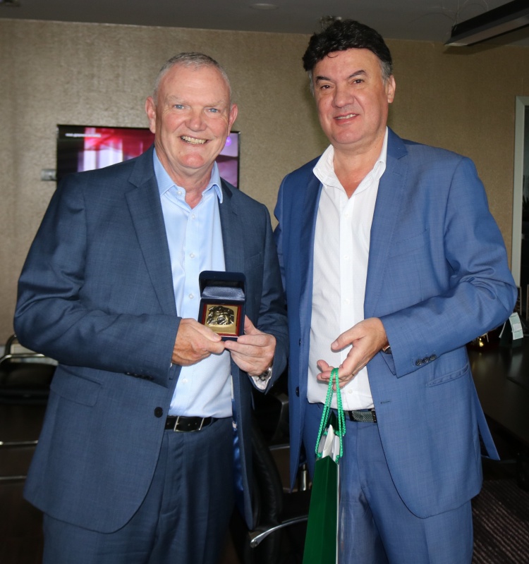 Президентът на английската футболна федерация посети Борислав Михайлов