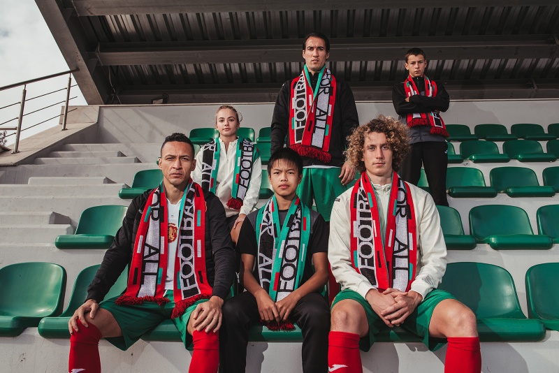 Благотворителен шал на Българския футболен съюз обединява феновете в борбата с дискриминацията в спорта