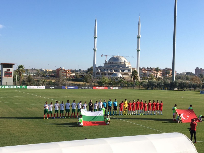 България U19 отстъпи на Турция в последния си двубой от евроквалификациите