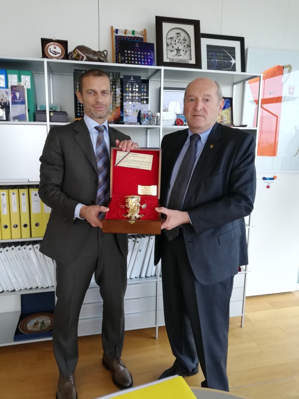 Михаил Касабов се срещна с президента на УЕФА Александър Чеферин