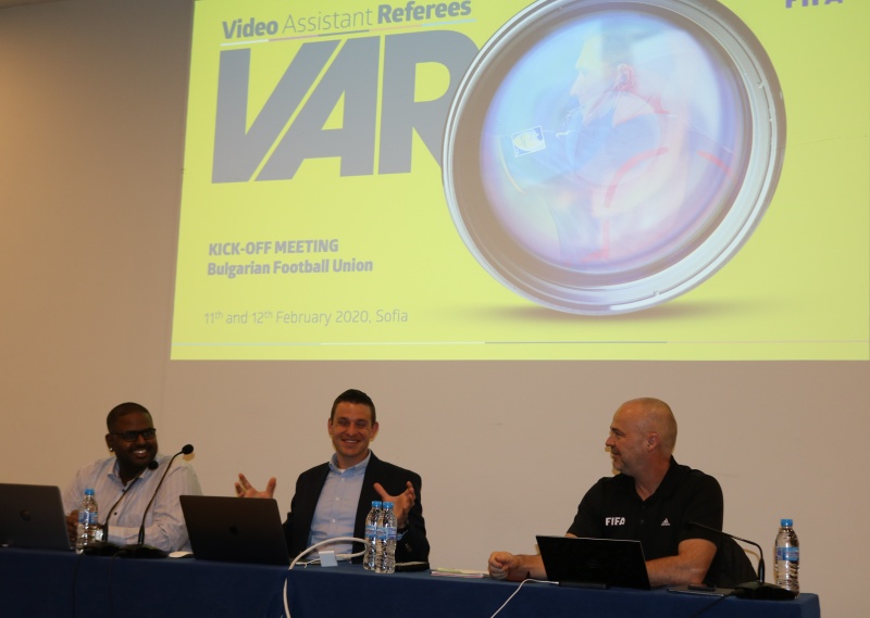 Експерти на ФИФА и БФС обсъдиха въвеждането на VAR в България