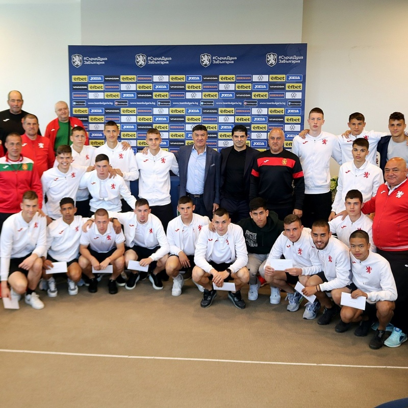 Борислав Михайлов награди и пожела успех на България U17 на финалите на Евро 2022