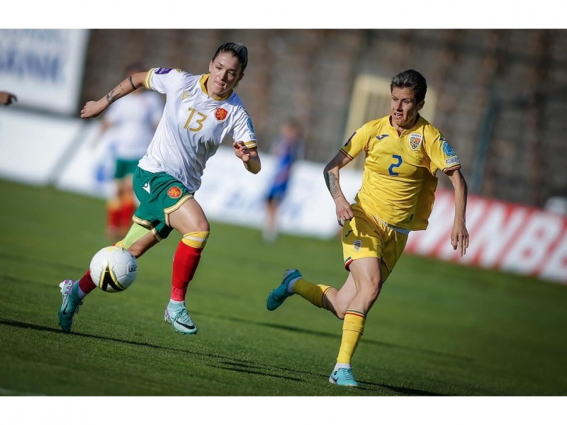 Женският национален отбор на България допусна поражение с 0:3 от Румъния