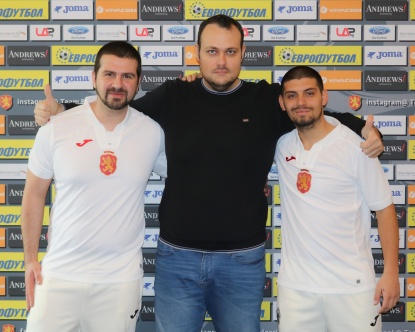 Георги Фиков (вляво), Радослав Христов (вдясно) с треньора Емил Димитров